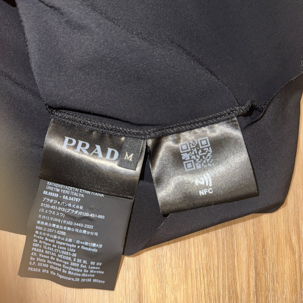 Men’s Prada Black Turtleneck with Logo Detail worn once dry cleaned medium - Picture 7 of 8